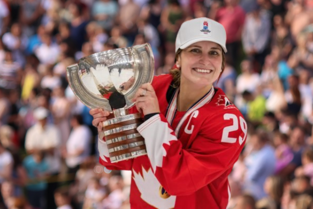 top 10 women's hockey players